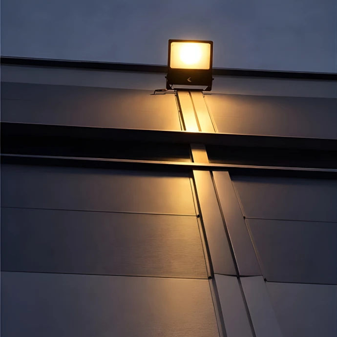 Projecteur LED ALTOR4 gris RAL 7016 pour éclairage extérieur