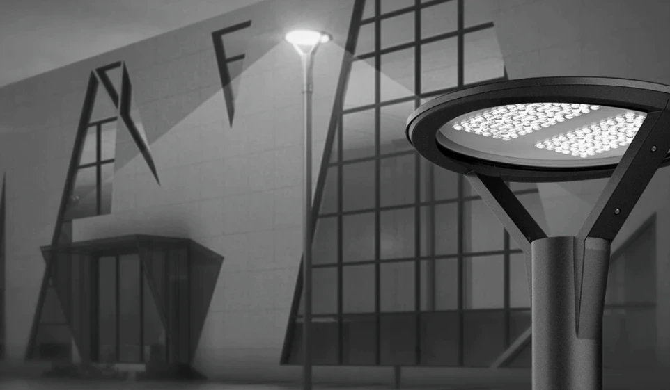 Distribution symétrique 153 x 155° du lampadaire CENTURION - CBK